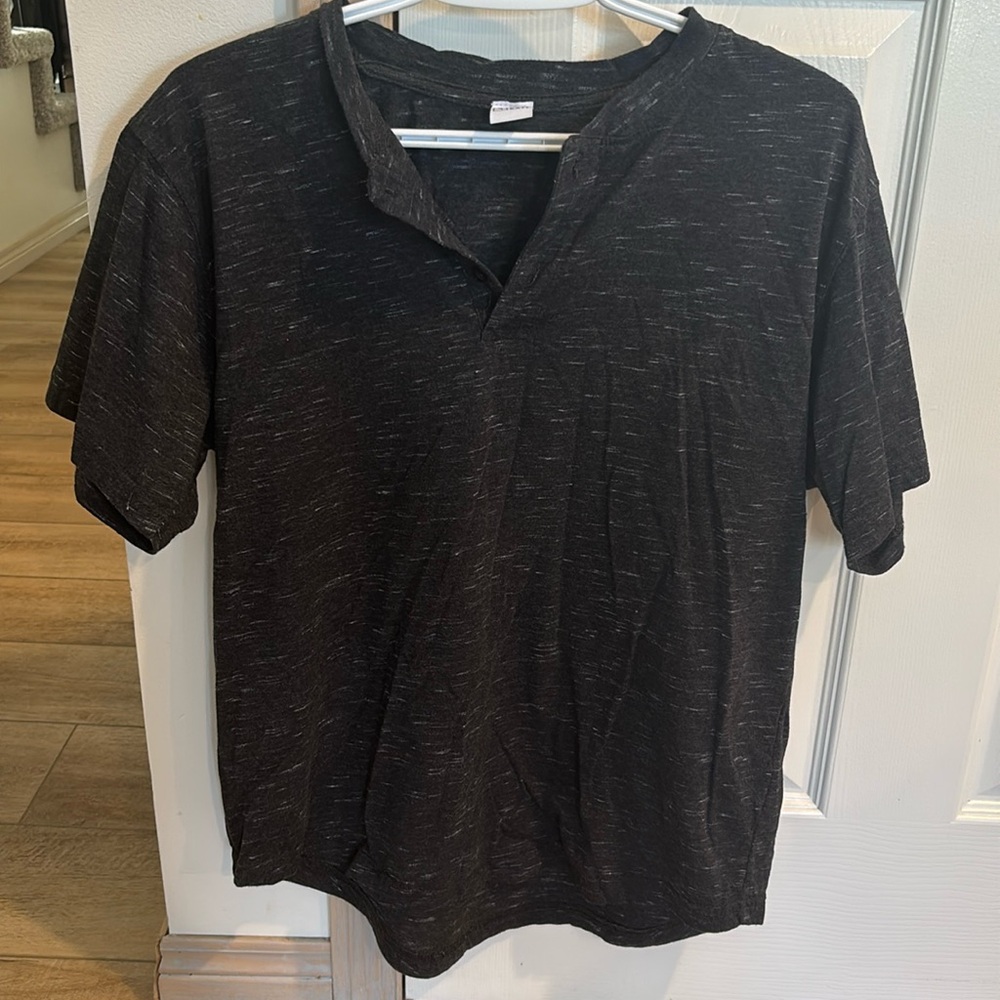 Men’s Heather Black Curved Hem T Shirt